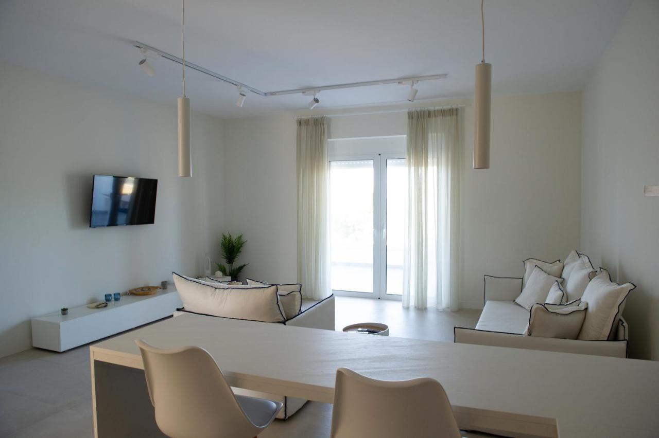 La Mer Bleue Beachfront Boutique Apartments Vrachati Luaran gambar